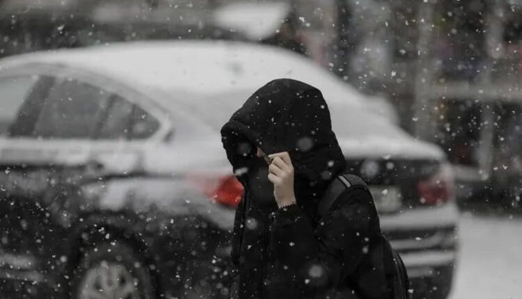 Vreme capricioasă aduce ninsori abundente și frig extrem în România în luna aprilie