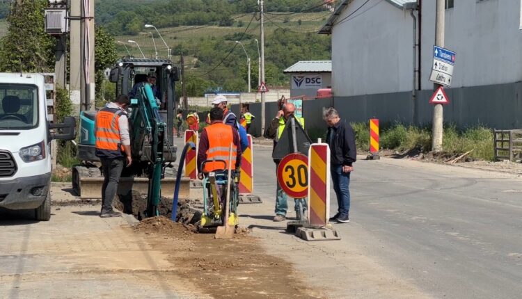 Reabilitarea străzii Gării din Mediaș aduce o nouă conductă de canalizare menajeră