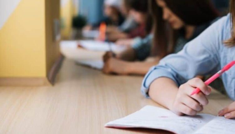 Examenul de Evaluare Națională se va extinde pentru a include noi discipline și competențe