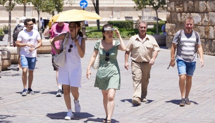 România se confruntă cu un val de căldură intensă ce va aduce temperaturi de 39 de grade