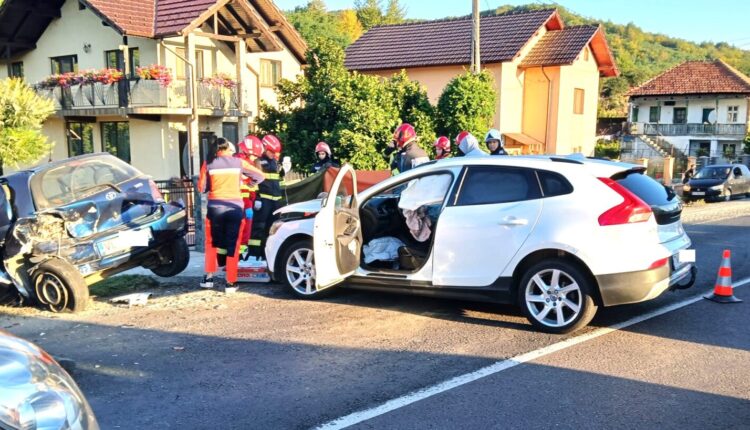 Accident cumplit între Sibiu și Vâlcea cu 7 victime, inclusiv un copil în stare critică