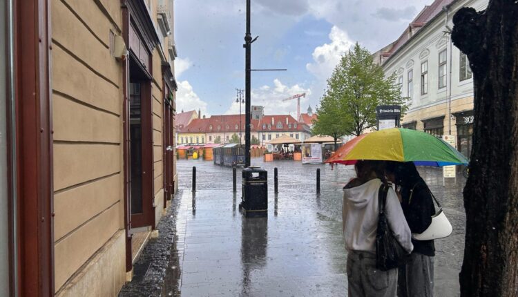 Se strică vremea la Sibiu, ploile abundente revin în weekend