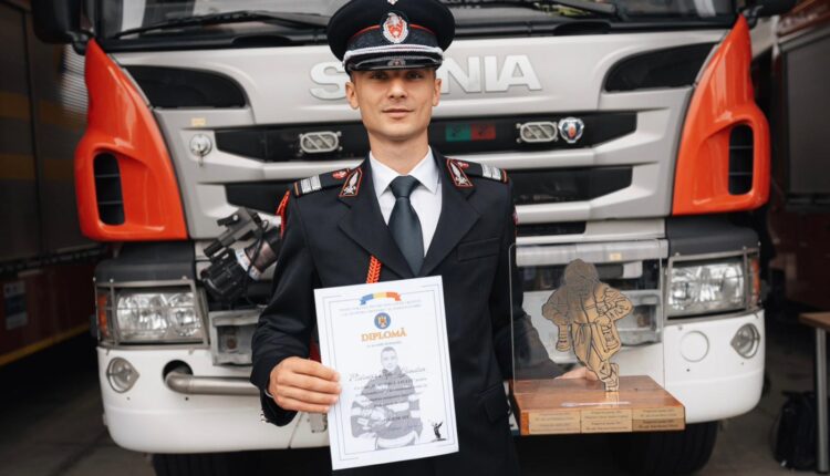 Ceremonie specială la ISU, pompierul anului premiat la Sibiu