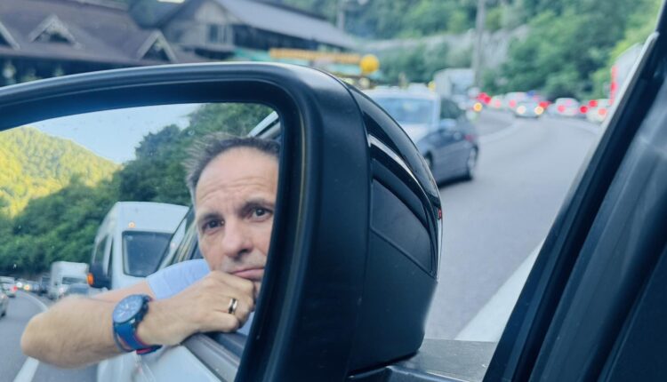 Dan Negru, nemulțumit de starea infrastructurii, blocat pe Valea Oltului