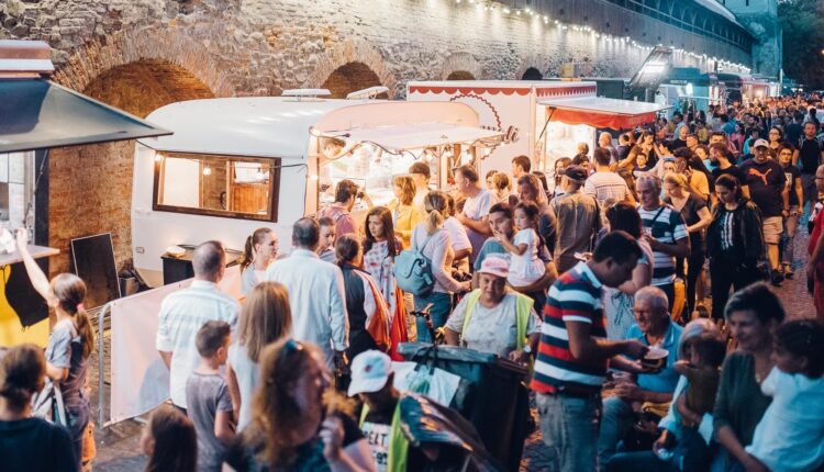 Foodie se mută în Piața Schiller cu jazz live și preparate reinventate