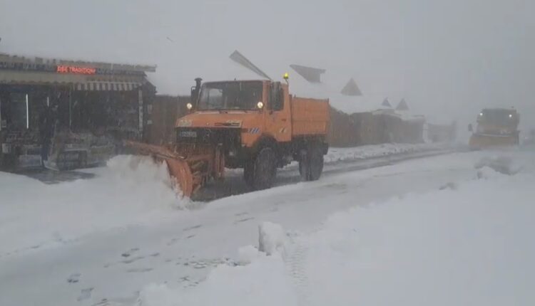 Iarnă pe DN7C, circulația se desfășoară în condiții de iarnă