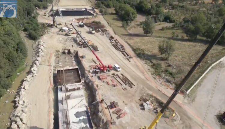 Mobilizare uriașă pe Autostrada Sibiu–Pitești cu 900 de muncitori și 200 de utilaje