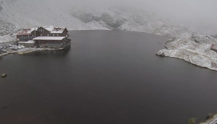 Primii fulgi de zăpadă ai toamnei au căzut la Bâlea Lac