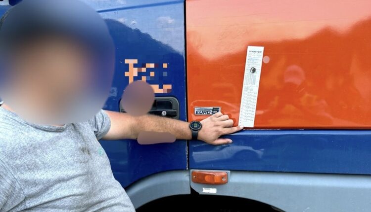 Șofer prins cu magnet la tahograf pe DN 7, poliția a confiscat dispozitivul