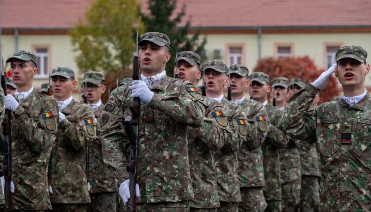 Jurământ militar în ploaie torențială la Sibiu de către cadeții de la AFT