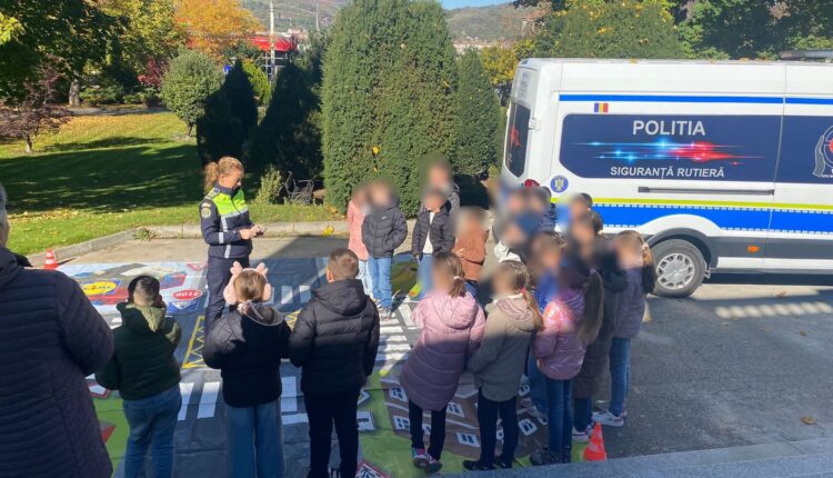 Polițiștii din Sibiu organizează activități de educație rutieră în școli