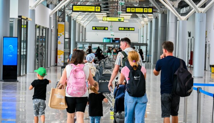 România trece la control biometric la frontieră, aeroportul Sibiu aplică noul sistem