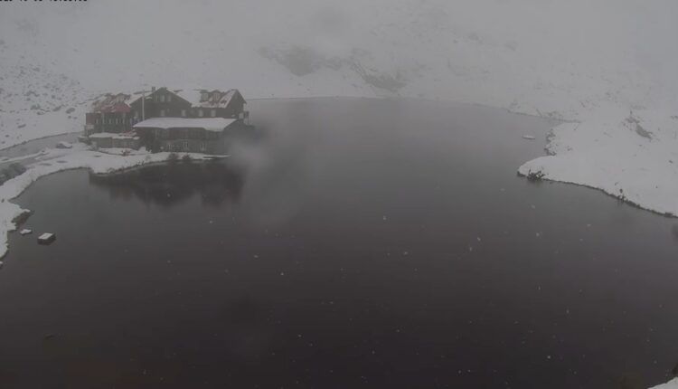 Stratul de zăpadă de la Bâlea Lac ajunge la aproape 20 de centimetri