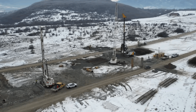 Constructorii de autostrăzi din România raportează avansuri pe șantiere în ciuda vremii nefavorabile