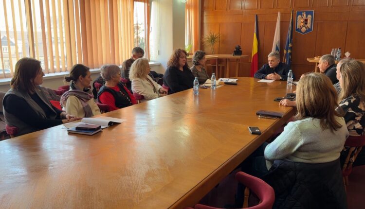 Întâlnire la Primăria Mediaș pentru sprijinirea persoanelor cu dizabilități