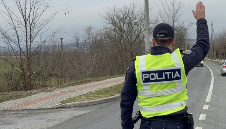 Oprit de polițiști pe DN1 după un schimb la volan, suspectul avea permisul suspendat
