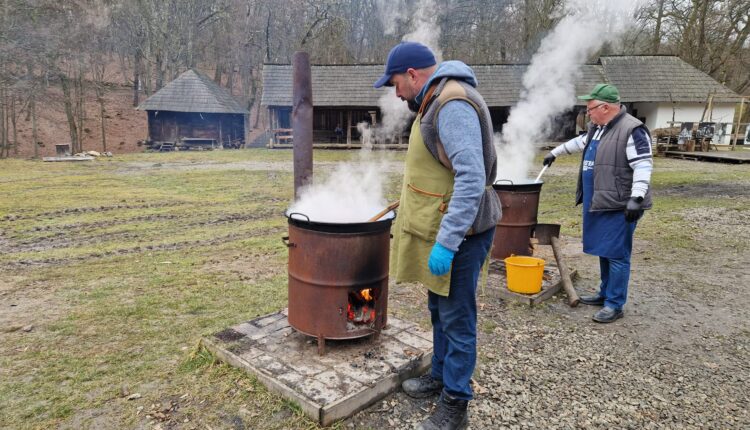 Regal culinar românesc la muzeul astra cu preparate tradiționale transilvănene