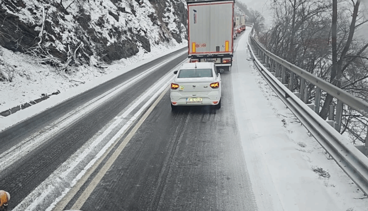 Restricții de circulație de Ziua Unirii fără TIR-uri pe Valea Oltului