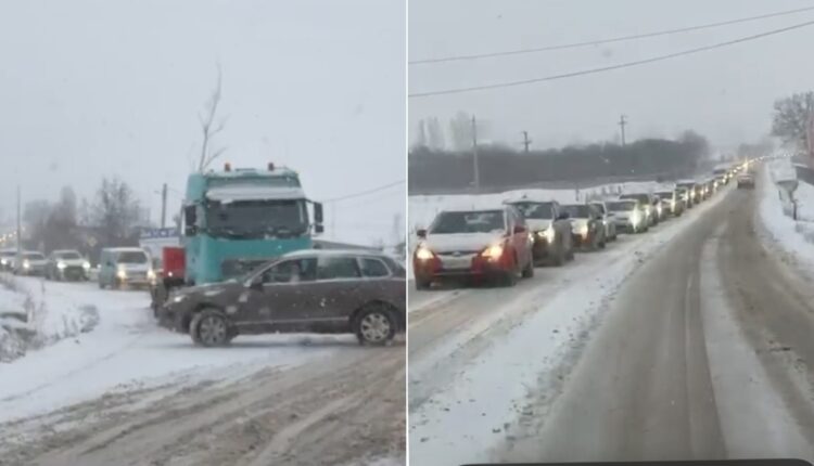 Traficul îngreunat pe DN14 și în Sibiu din cauza ninsoării, intervin 11 utilaje de deszăpezire