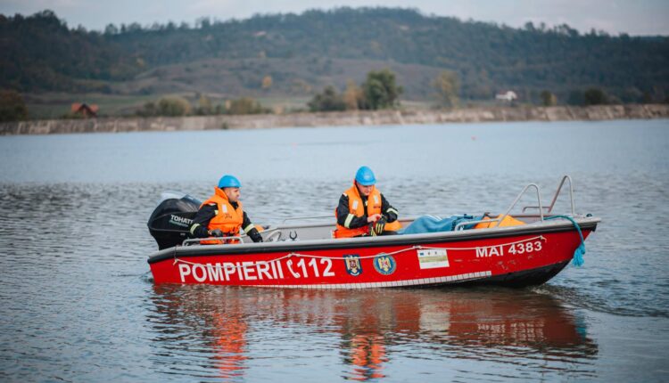 Bărbat căzut într-un lac la granița dintre Sibiu și Alba, căutări în desfășurare