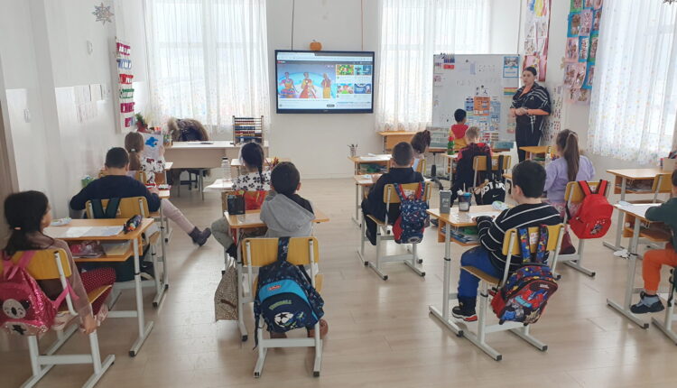 Consilierii județeni vor aproba transferul proprietății pentru mobilier și materiale didactice