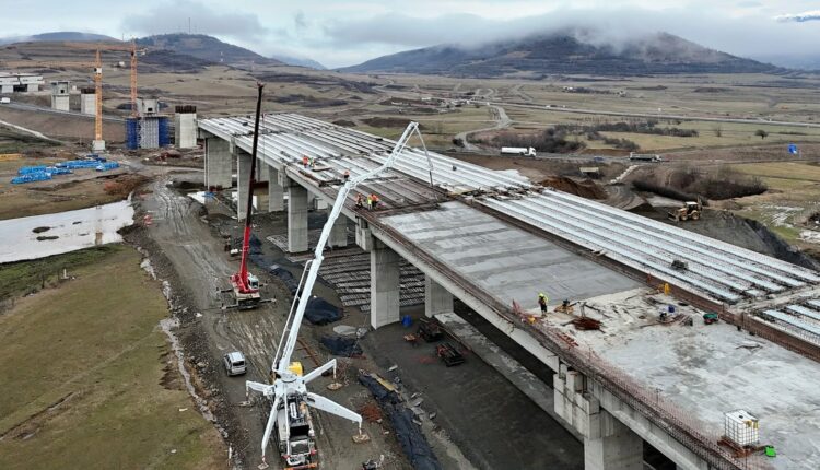 Criză de muncitori pe șantierele de pe Autostrada Sibiu – Pitești, sute de posturi disponibile