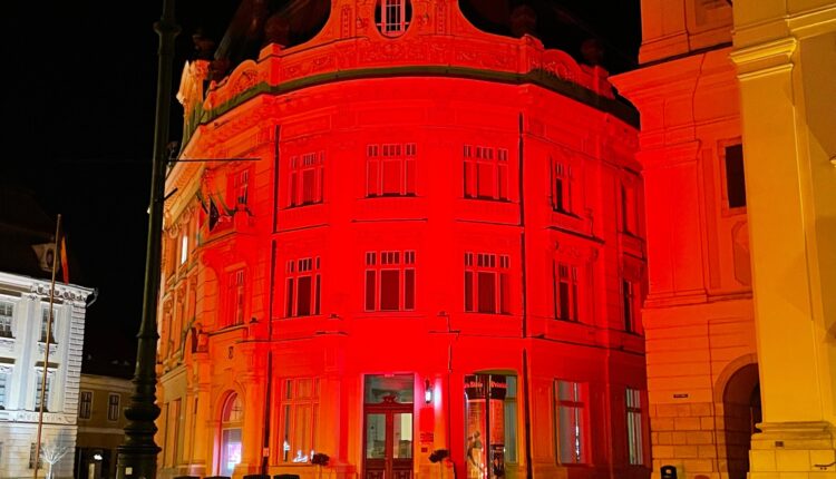 Două clădiri din Sibiu vor fi iluminate în roșu de ziua europeană a numărului 112