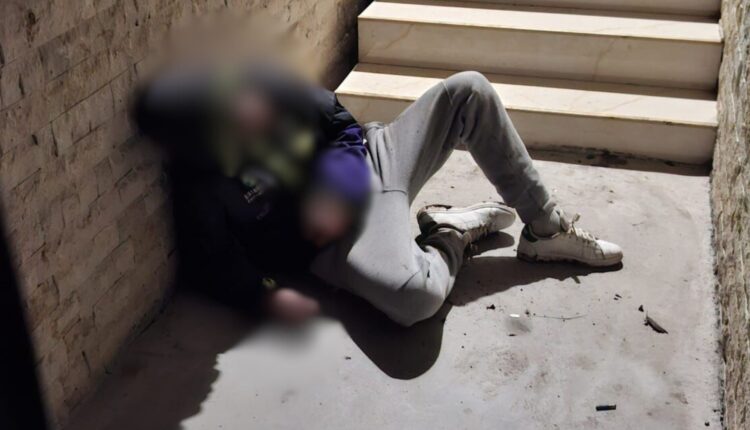 Imagini șocante cu patru adolescenți drogați la Șelimbăr aproape în stare de inconștiență