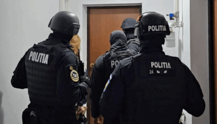 Doi tineri reținuți pentru furt de unelte și materiale dintr-un șantier din Mediaș