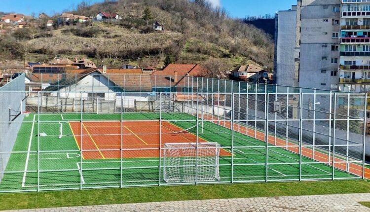 Medieșenii, invitați să aleagă numele noii baze sportive din oraș