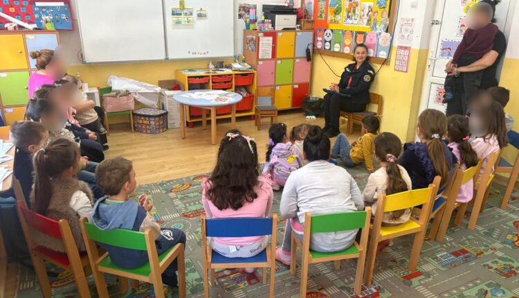 Polițiștii au discutat despre combaterea violenței cu aproape 500 de elevi din Agnita
