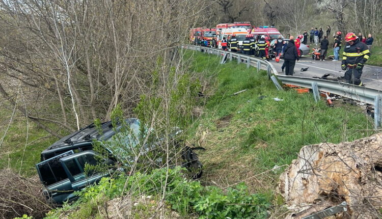 Accident grav la Mediaș, cinci răniți după ce un tânăr a intrat pe contrasens