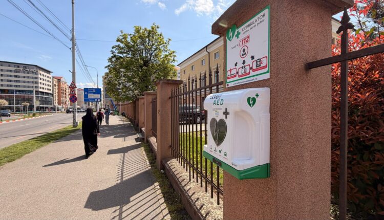 Defibrilatoare vandalizate la Sibiu, poliția caută huliganii
