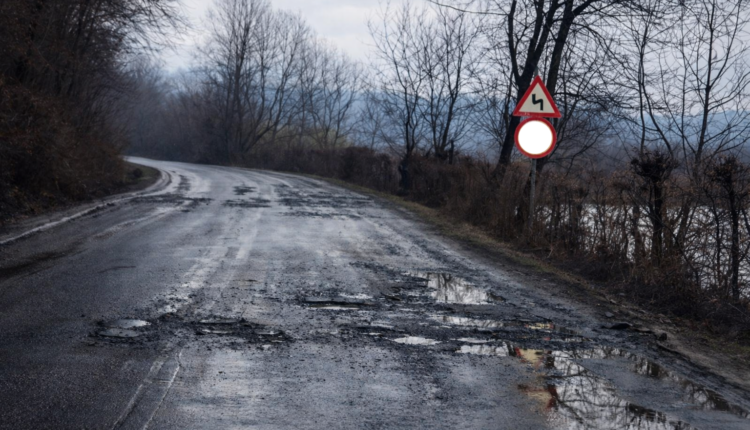 Drum distrus de șantierul autostrăzii, CJ Sibiu cere ca reparațiile să fie plătite de constructori