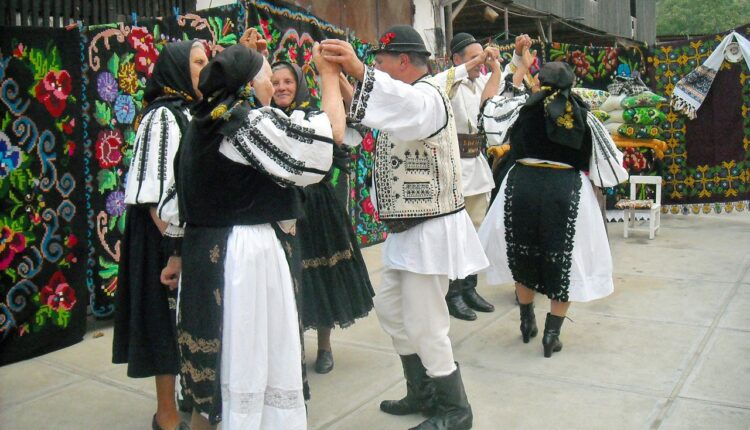 Expoziție online despre florile din satele Sibiului, tradiții din Mărginime celebrate