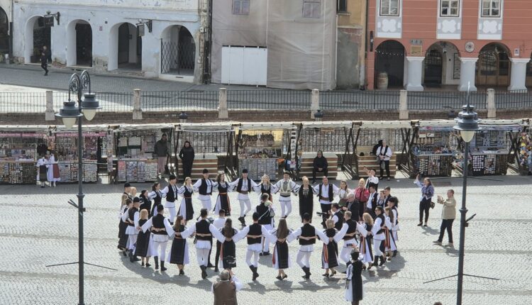 Hora impresionantă în Piața Mică după cununia fiicei lui Ionuț Fulea