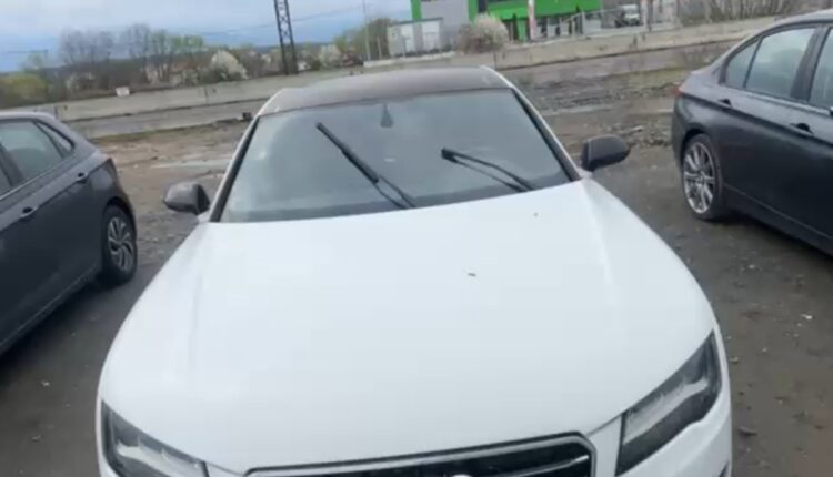 Mașini vandalizate pe strada Câmpului din Șelimbăr, autorii au furat numerele de înmatriculare