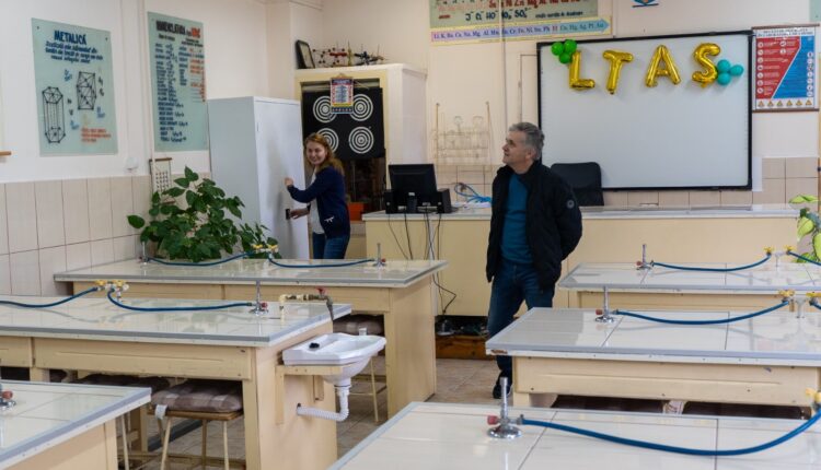 Mobilier nou și tehnologie de ultimă generație la Liceul Teoretic Axente Sever