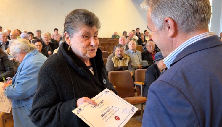 Primăria Mediaș a premiat 159 de seniori care împlinesc 80 de ani în 2026
