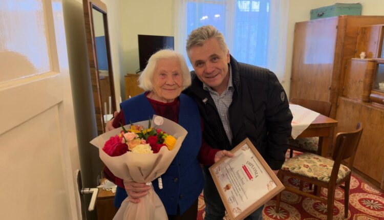 Primarul Mediașului, în vizită la seniorii din oraș cu ocazia Zilei Vârstnicilor