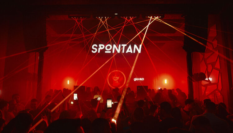 Spontan revine la Sibiu cu un showroom auto transformat în club pentru o noapte