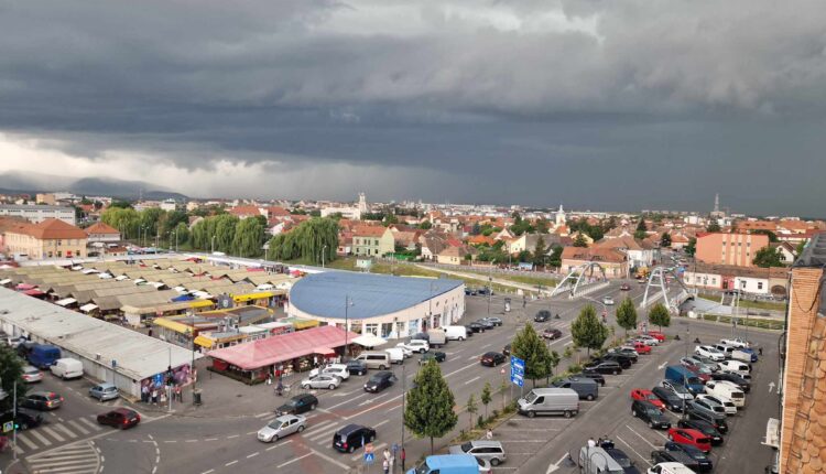 Administrația Națională de Meteorologie anunță furtuni, grindină și răcire bruscă