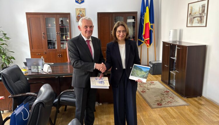 Ambasadoarea Greciei, vizită oficială la Prefectura Sibiu pentru discuții despre amenințările din Europa