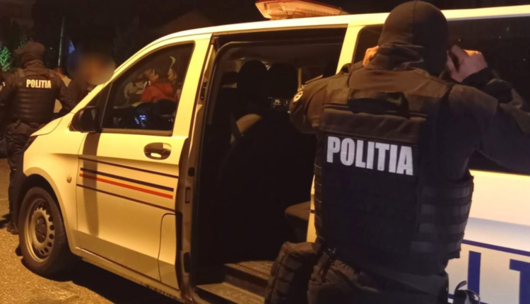 Bătaie între mai multe persoane din Cașolț, mascații au intervenit