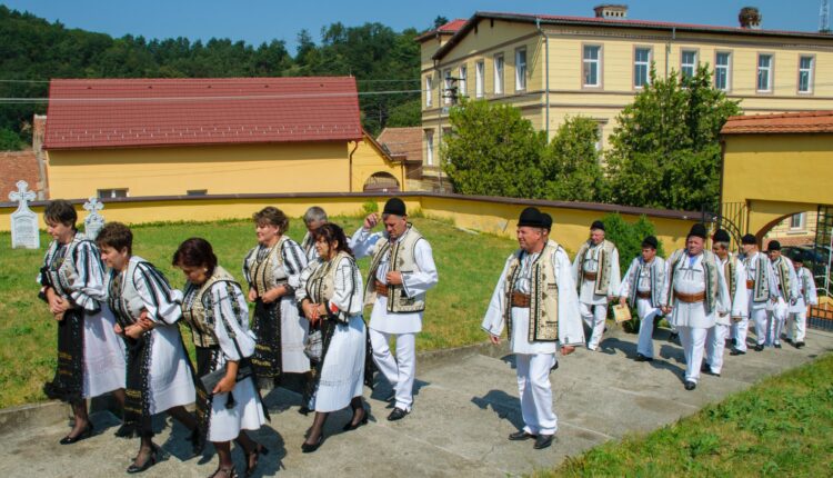 Comuna Sadu organizează o sărbătoare pentru generațiile de 40 și 50 de ani