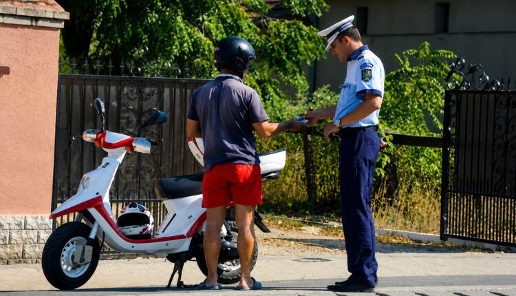 Control în trafic la Sibiu depistează un moped neînmatriculat