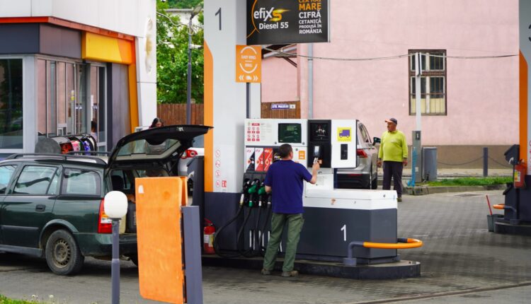 Motorina s-a ieftinit cu până la 20 de bani pe litru în mai multe orașe din țară