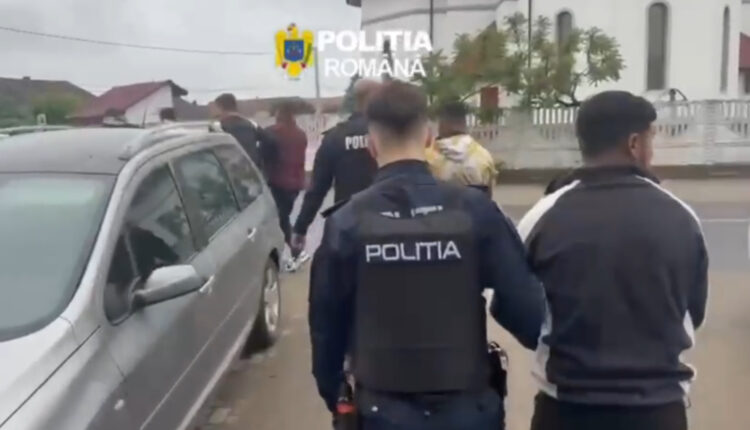 Patru bărbați reținuți după o agresiune pe terasa unui local din Dumbrăveni