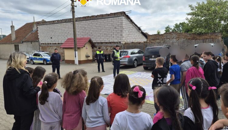 Polițiștii din Sibiu desfășoară activități de educație rutieră în școli pentru peste 300 de elevi