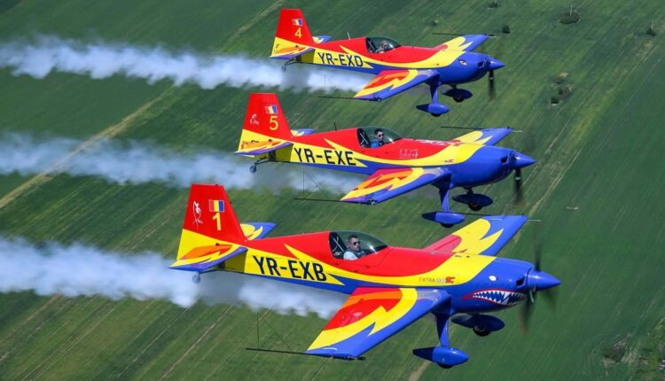Show aviatic pe cerul Sibiului cu „Șoimii României” și acrobații spectaculoase